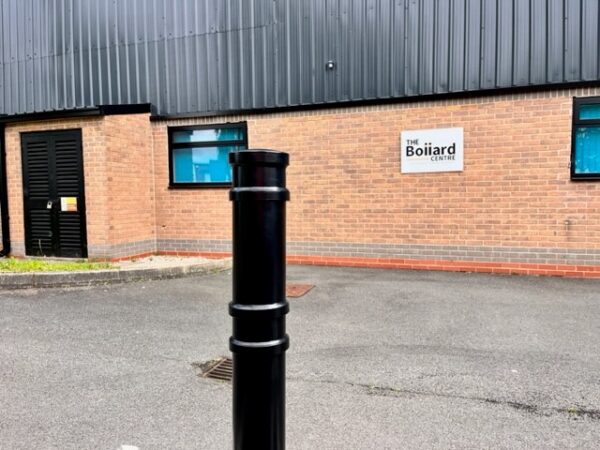 GFC4500 (Hardwick) Ornamental Bollard 900mm Above Ground Bolt Down